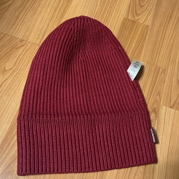 Lululemon Ribbed Merino Wool-Blend Knit Beanie. Unisex Size S/M. Pomegranate. - Picture 6 of 7